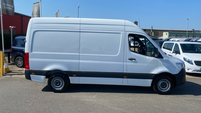 Mercedes-Benz Sprinter 315Cdi L2 Diesel Rwd 3.5t H2 Pro Van 9G-Tronic - Image 8